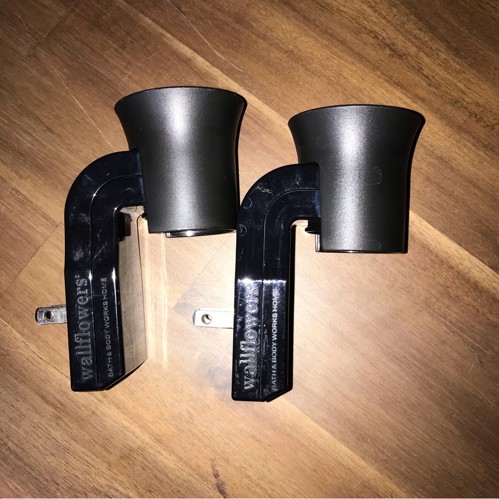 Bath and Body Works Black Wall Flowers set of 2!!